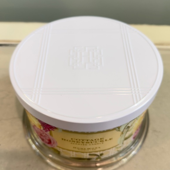 HOMEWORX SLATKIN & Co Scented Candle Cottage Honeysuckle 18oz - Picture 6 of 7